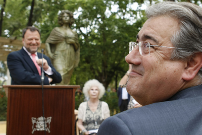 DOS ALCALDES Y UNA DUQUESA