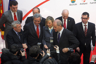 Encuentro de los alcaldes del sur de Madrid con el vicepresidente Chaves (derecha) en enero de 2010.