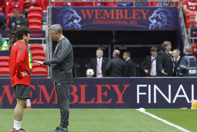 Ferguson da instrucciones a Park.