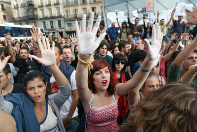 Concentración celebrada ayer en la Puerta del sol como acto de solidaridad con los acampados desalojados en Barcelona.