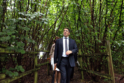 El   lehendakari,   Patxi López, ayer durante un recorrido por el Parque Ecológico de Irún.