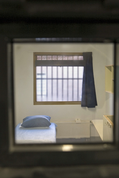 Interior de una celda estándar en la cárcel de Scheveningen.