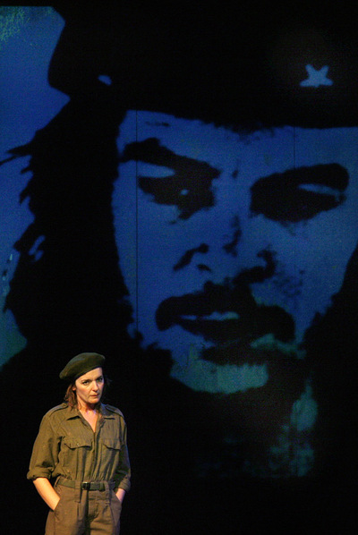 Ana Brandão en el montaje portugués  La hija rebelde,  dirigido por Helena Pimenta.