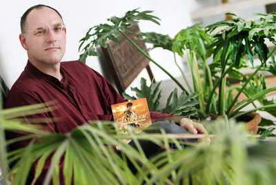 Simon Scarrow, ayer en el Museu L'Íber de Valencia, donde presentó su libro  Gladiador, la lucha por la libertad .