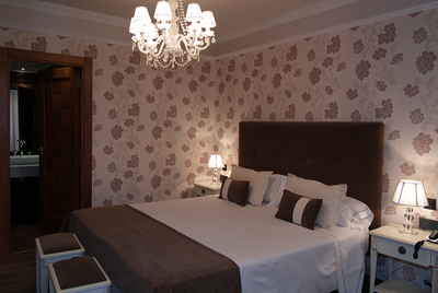 Habitación del hotel Los V Linajes en Arévalo (Ávila)