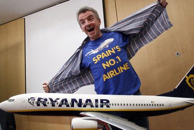 Michael O'Leary bromea durante una rueda de prensa ofrecidaen Barcelona en septiembre de 2010.