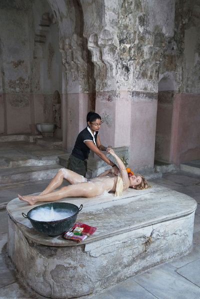  Baño en el paraíso  (2009), de Hamra Abbas.