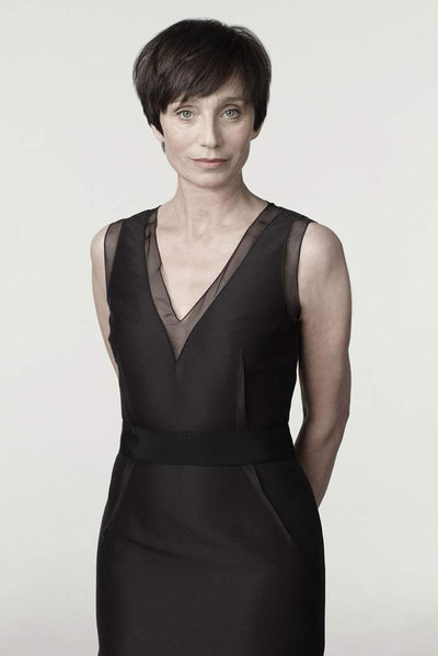 Así es Kristin Scott Thomas en su papel de Emma en la obra  Betrayal .