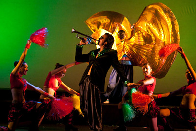 Una escena del espectáculo  Bollywood El viaje,  que se estrena hoy en el teatro Calderón.