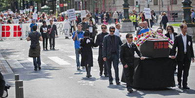 Protesta de los trabajados de ABB por las calles de Bilbao