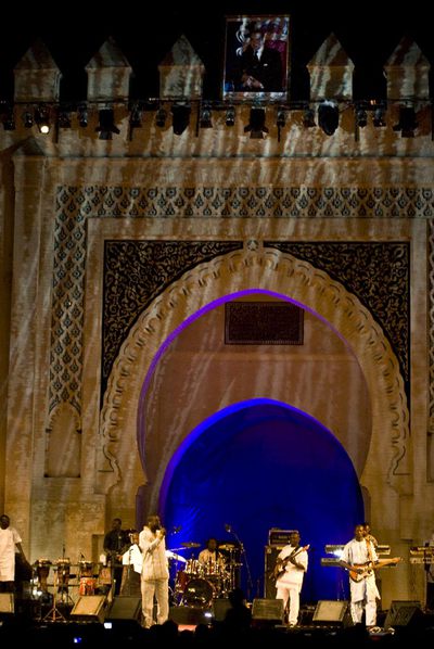 Actuación de Youssou N'Dour y las Super Étoile en Fez.