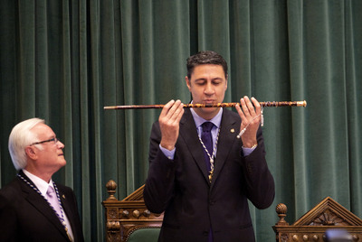 Xavier García Albiol tras recibir ayer el bastón de mando en la constitución del Pleno del Ayuntamiento de Badalona.