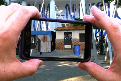 La obra  Campo de refugiados virtual,  de John Freeman, en el pabellón histórico Italia de la Bienal.