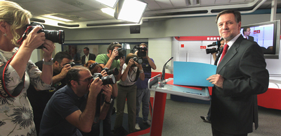 El secretario de Organización del PSOE, Marcelino Iglesias, ayer durante su comparecencia en la sede del partido.