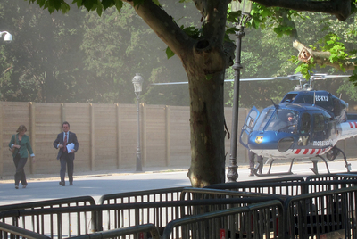 MAS Y OTROS PARLAMENTARIOS SUPERAN EL CERCO EN HELICÓPTERO