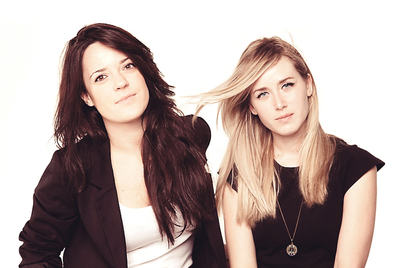 Marta Rabadán (izquierda) y Raquel Córcoles (derecha), autoras de  Soy de pueblo. 