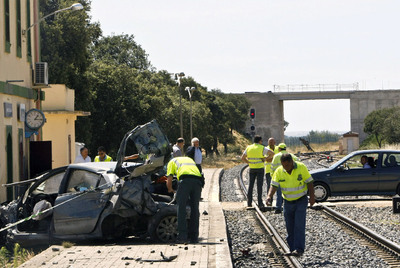 Un muerto y cuatro heridos al arrollar un tren a un coche en Zamora