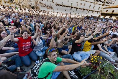 Más indignados se suman a la segunda ola de protestas