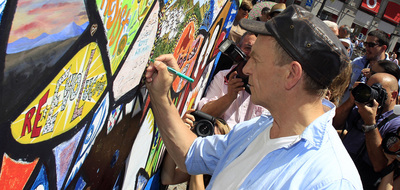 Una estrella de la rebelión islandesa visita Sol