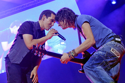 Jorge Ruiz, líder y cantante de Maldita Nerea, durante la actuación de ayer en el Palacio de los Deportes.