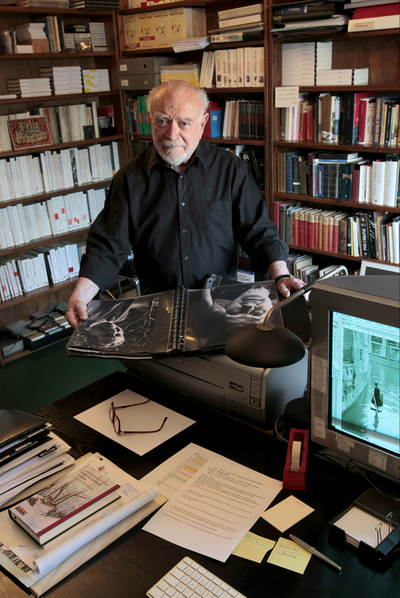 Mario Muchnik ha tenido que reinventarse varias veces, como relata en   Oficio escritor.  