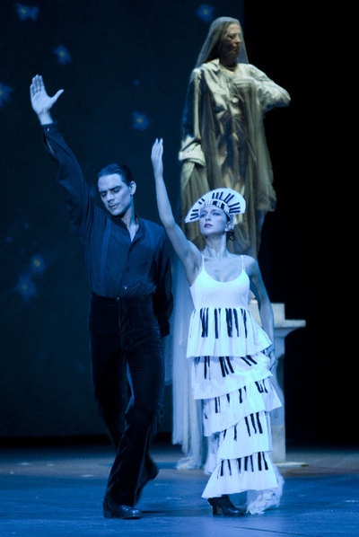 Momento de la ópera  Ainadamar,  de Osvaldo Golijov, que recrea la amistad entre  García Lorca y Margarita Xirgú, y la muerte del poeta granadino.