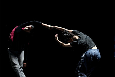 Imagen de la coreografía de Emanuel Gat  Brilliant corners. 