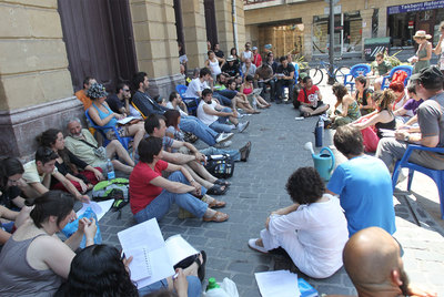 Asamblea de indignados en el Arriaga
