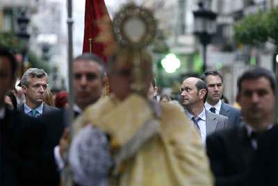 Rueda y Louzán honran al Santísimo Sacramento en A Estrada