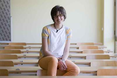 Nereida Bueno, exalumna de la universidad Camilo José Cela y profesora de 22 años en los grados de Psicología y Criminología.