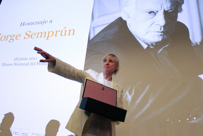 Dominique, la hija de Jorge Semprún, durante el homenaje que recibió su padre ayer en el Prado.