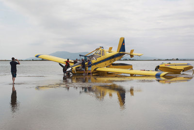 Una avioneta accidentada cae al delta del Ebro