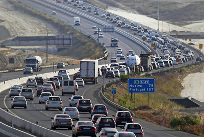 La primera operación salida del verano se saldó en Andalucía con un muerto en un accidente en Alfarnate (Málaga)