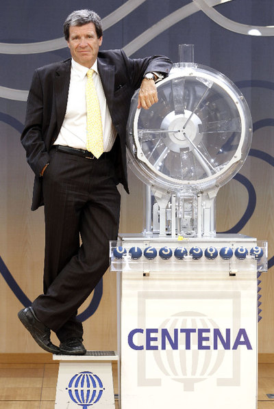 Aurelio Martínez, en el salón de sorteos de LAE tras la entrevista.