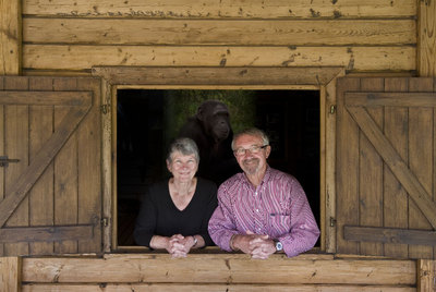 Los primatólogos Roger y Deborah Fouts, fotografiados en la Fundación Mona de Girona.