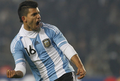 Agüero celebra su gol a Bolivia.