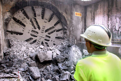 EL AVE AVANZA EN GIRONA