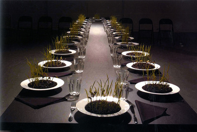  Arroz e feijao  (1979), de Anna Maria Maiolino.