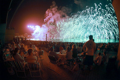 Pólvora y luz en la playa del Miracle de Tarragona