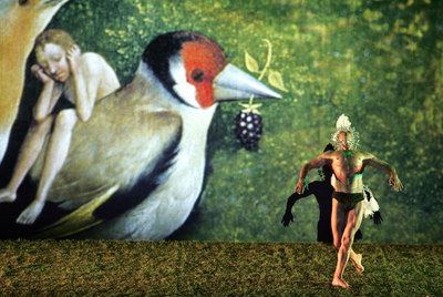 Representación de  El jardín de las Delicias , dirigida por Blanca Li.