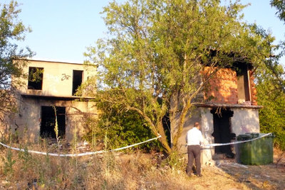 La caseta en cuyo interior está el pozo en el que los menores pasaron dos días sin comer ni beber.