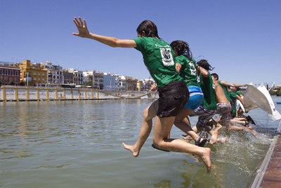 Un chapuzón para proteger los ríos