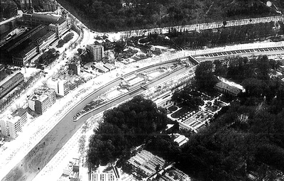 Vista aérea de su ubicación sobre el Manzanares, a la altura del Puente del Rey y Príncipe Pío.