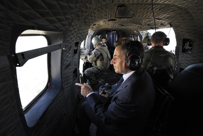 SARKOZY VISITA A LAS TROPAS FRANCESAS EN AFGANISTÁN