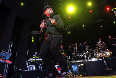 Alma bailonga en la Puerta del Ángel