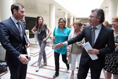 A la gresca por la mañana, 'amigos' en el Senado por la tarde