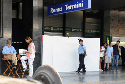 EL CINEASTA, EL 'CARABINIERE' Y LOS MIRONES