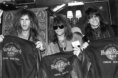  Bon Jovi, en el Hard Rock Cafe de Londres. Corrían los años ochenta. 
