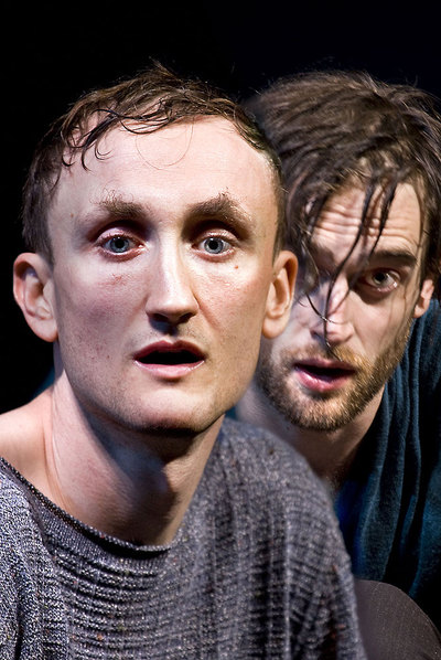 Tom Brooke y Jack Laskey, en una escena de  I am the wind,  de Jon Fosse.