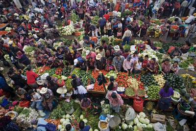 El colorido de un mercado de siempre